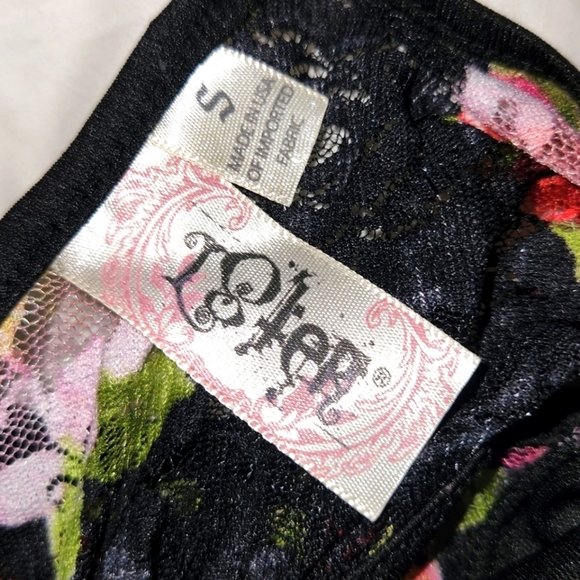 Small Black and Red Floral Lace Peplum Blouse - Picture 3 of 6